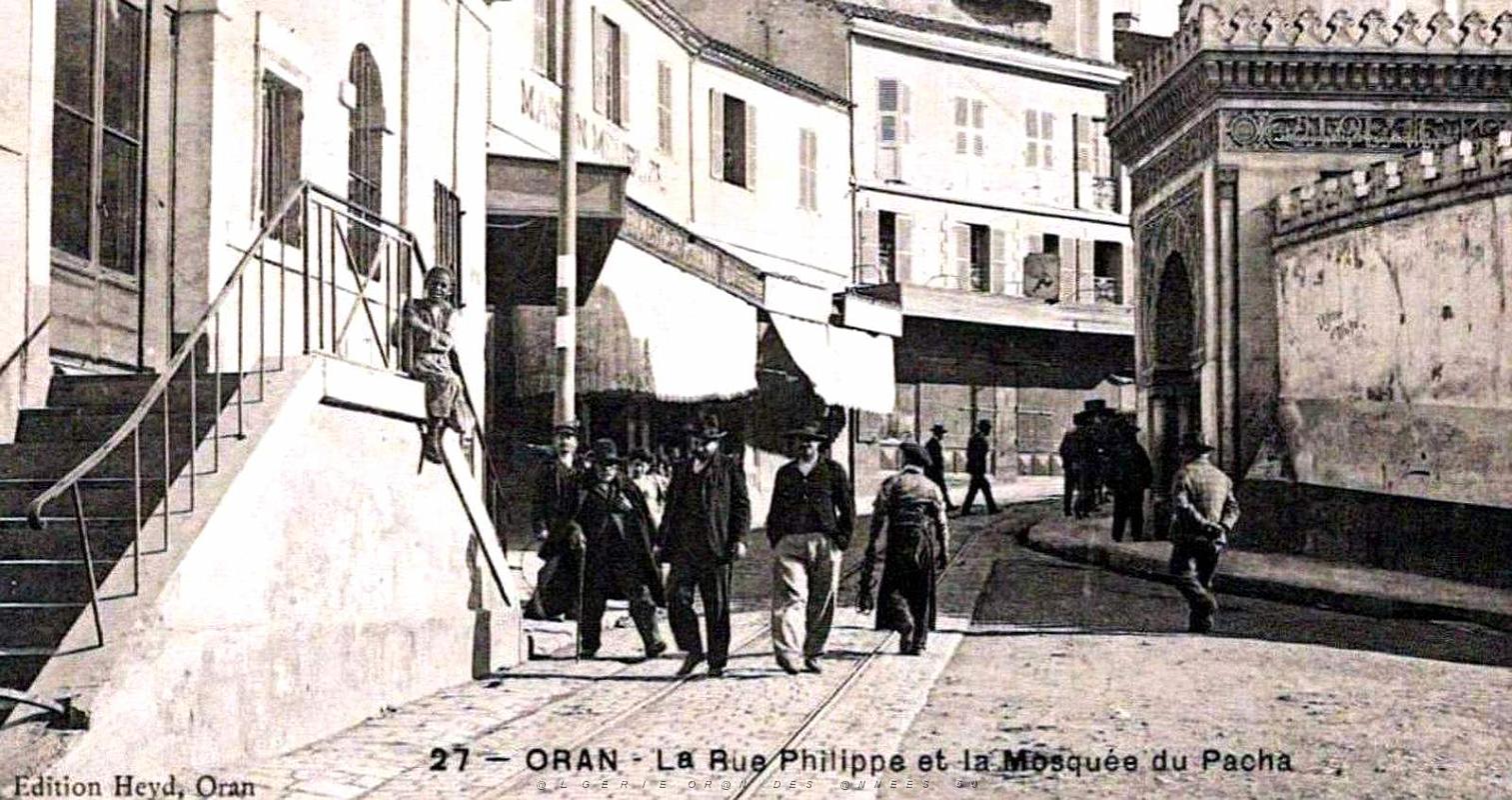1317- Oran - Rue Philippe et la Mosquee du Pacha2.jpg